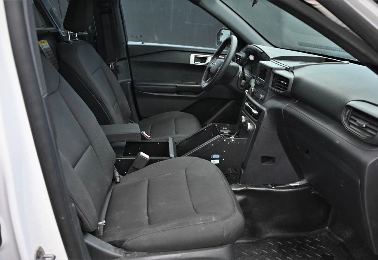 2020 Ford Explorer Police Interceptor Utility - 1FM5K8AB2LGD00175 photo 24