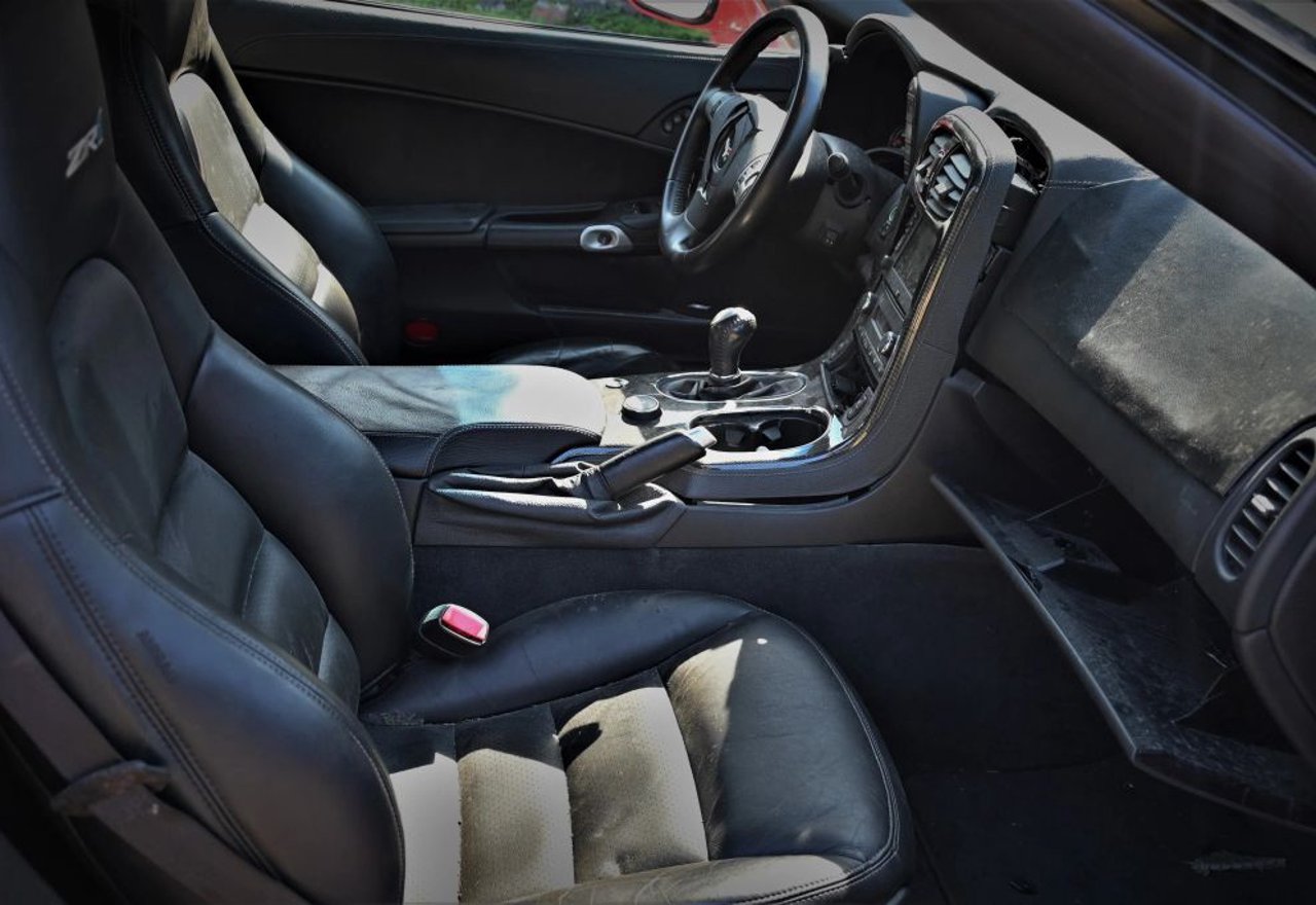 2010 Chevrolet Corvette ZR1 - 1G1YN2DT6A5800352 photo 34