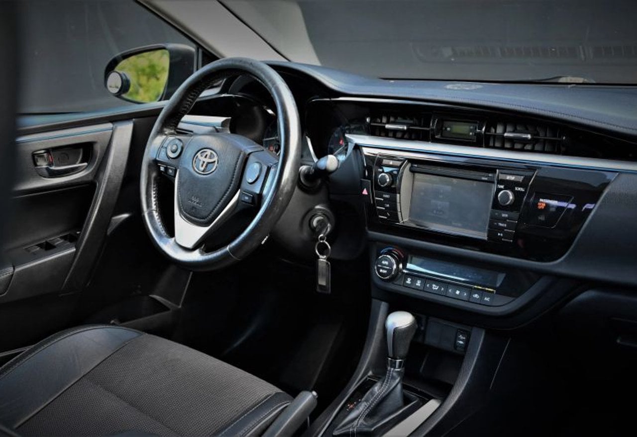 2015 Toyota Corolla S Sedan 4D - 2T1BURHE2FC407821 photo 26