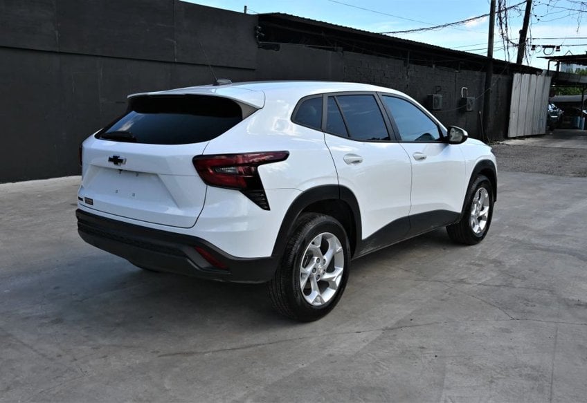 2025 Chevrolet Trax LS - KL77LFEP1SC119754 photo 4