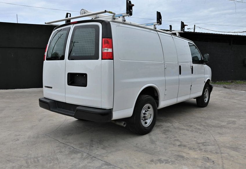 2024 Chevrolet Express 2500 - 1GCWGAF78R1179279 photo 3