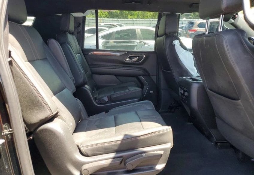 2022 Chevrolet Suburban RST Sport Utility 4D - 1GNSKEKD9NR127484 photo 7