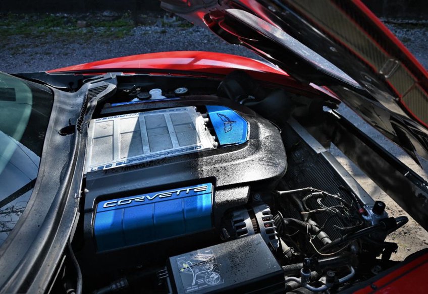 2010 Chevrolet Corvette ZR1 - 1G1YN2DT6A5800352 photo 18