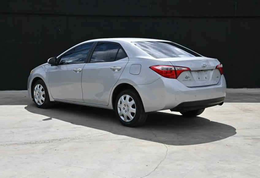 2015 Toyota Corolla LE Sedan 4D - 2T1BURHE8FC466517 photo 6