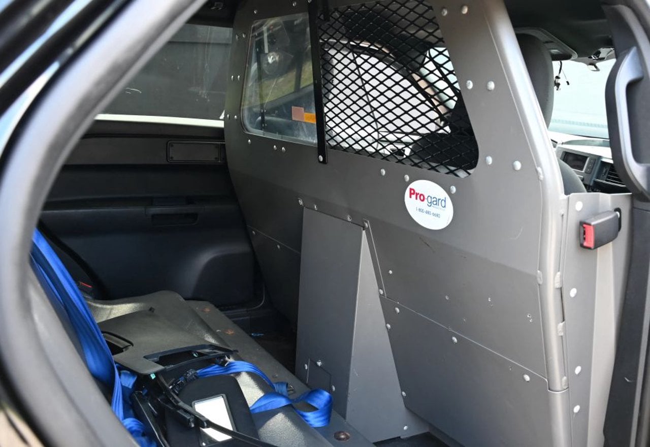 2022 Ford Explorer Hybrid Police Interceptor Utility - 1FM5K8AWXNNA00949 photo 28