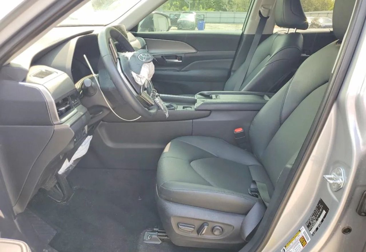 2025 Toyota Grand Highlander XLE - 5TDAAAA5XSS032021 photo 19