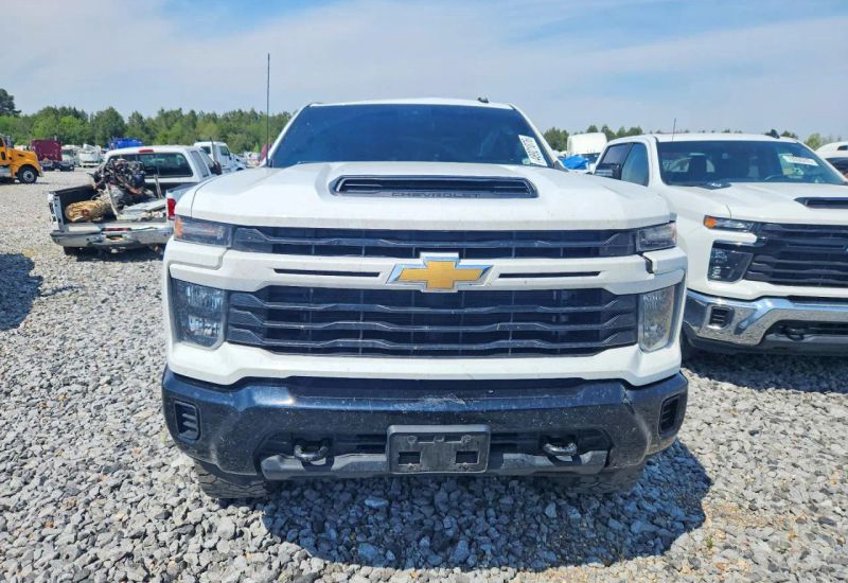 2024 Chevrolet Silverado 2500HD Custom Pickup 4D 6 1/2 ft - 2GC4YME75R1164403 photo 5