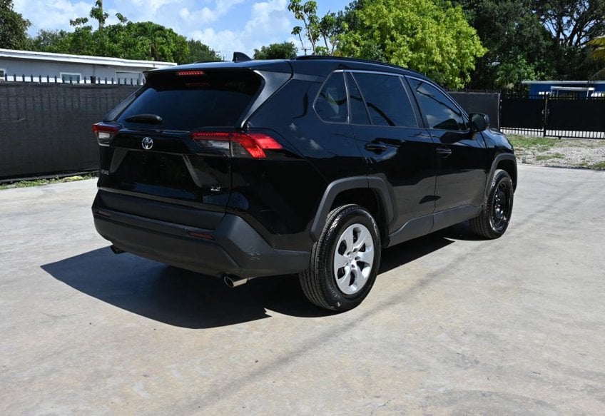 2020 Toyota RAV4 LE - 2T3H1RFV7LW083420 photo 4
