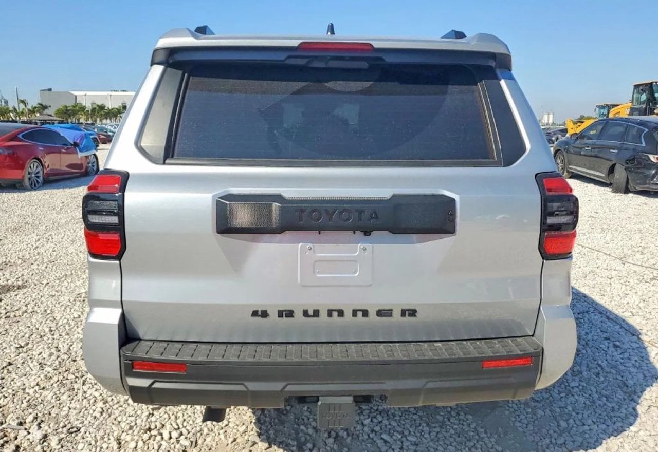 2025 Toyota 4Runner SR5 - JTEVA5BR5S5005143 photo 16