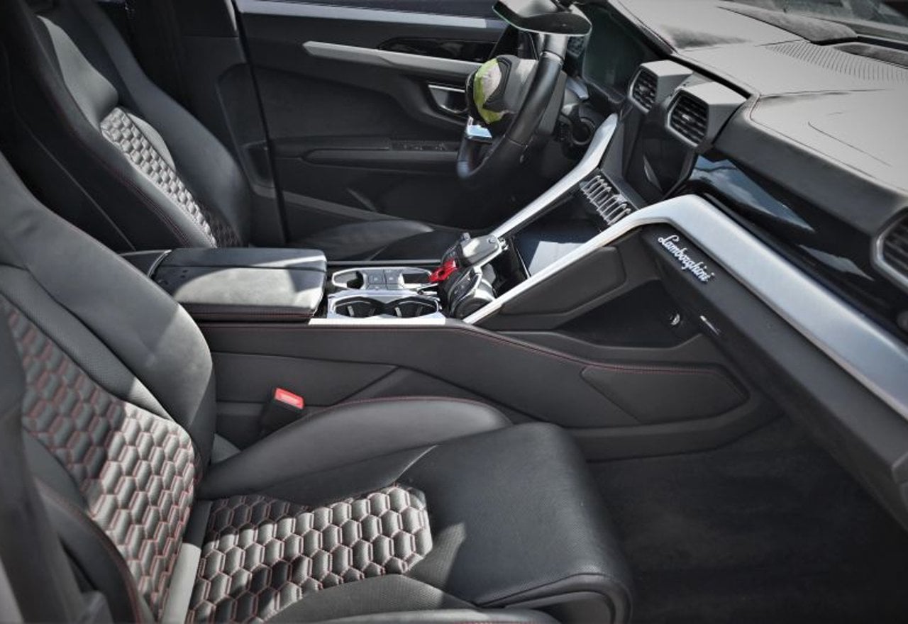 2019 Lamborghini Urus Sport Utility 4D - ZPBUA1ZL7KLA04560 photo 31