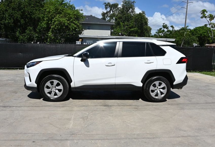 2024 Toyota RAV4 LE - 2T3H1RFV2RW316113 photo 3