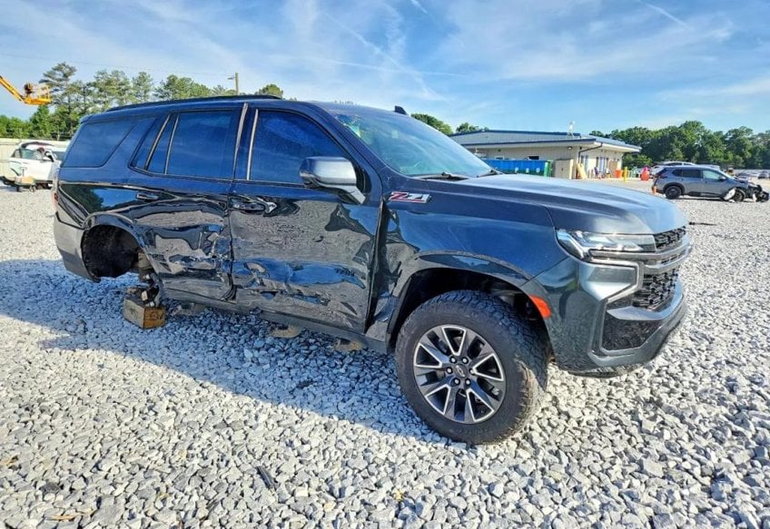 2022 Chevrolet Tahoe Z71 - 1GNSKPKL0NR140692 photo 2