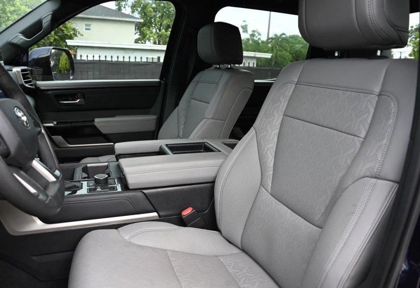 2025 Toyota Tundra Limited - 5TFJA5DB3SX263765 photo 18
