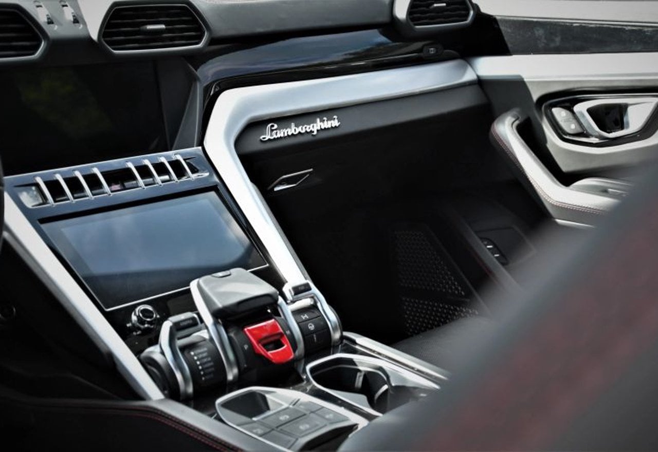 2019 Lamborghini Urus Sport Utility 4D - ZPBUA1ZL7KLA04560 photo 26