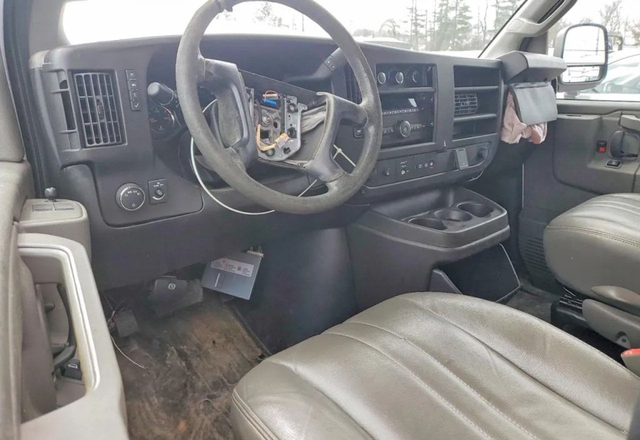 2024 Chevrolet Express 2500 - 1GCWGAF78R1179279 photo 22