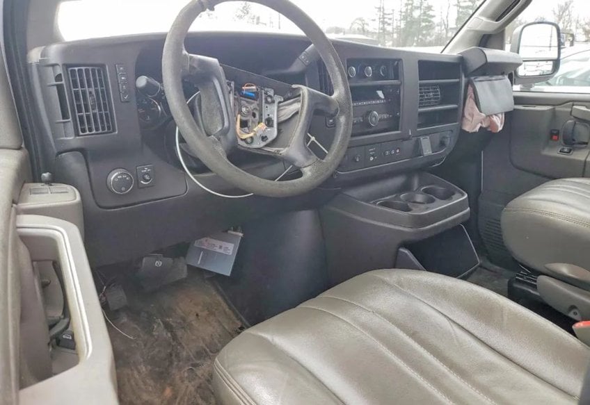 2024 Chevrolet Express 2500 - 1GCWGAF78R1179279 photo 11