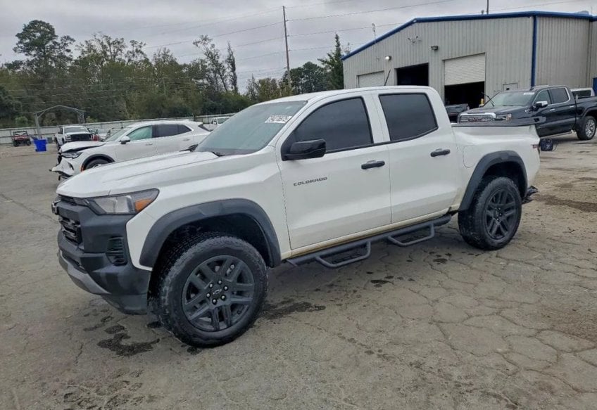 2024 Chevrolet Colorado Trail Boss - 1GCPTEEK5R1283418 photo 2