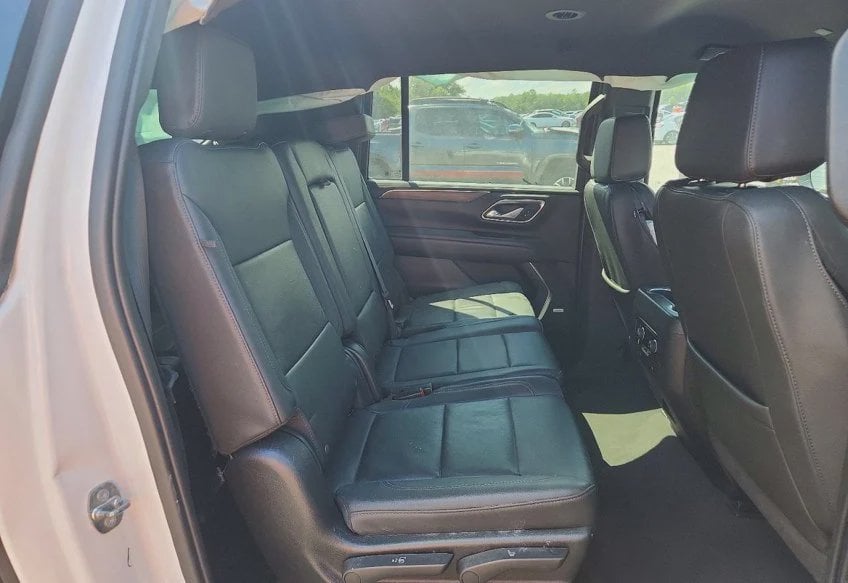 2023 Chevrolet Suburban LT - 1GNSCCKD4PR317195 photo 11