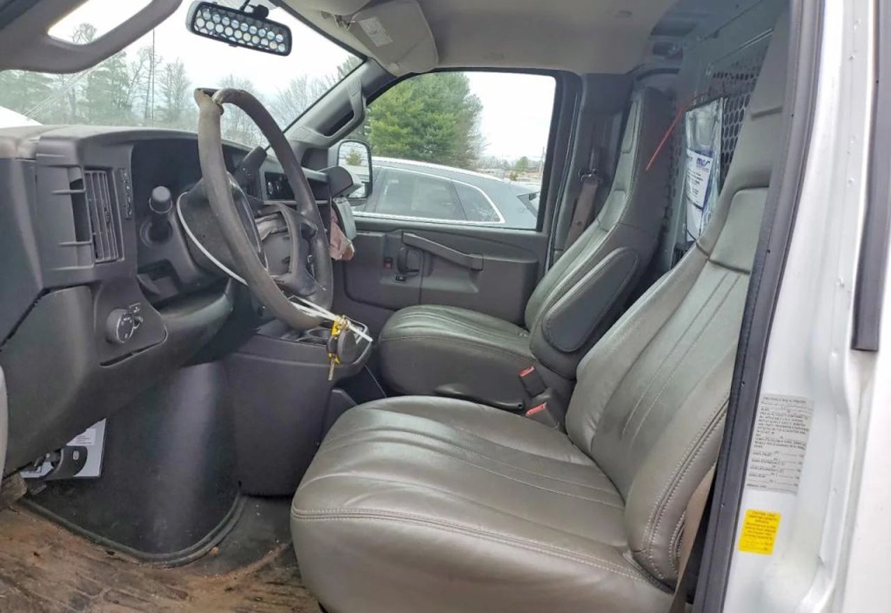 2024 Chevrolet Express 2500 - 1GCWGAF78R1179279 photo 19