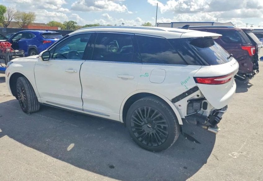 2022 Lincoln Corsair Reserve Sport Utility 4D - 5LMCJ2C96NUL17404 photo 4