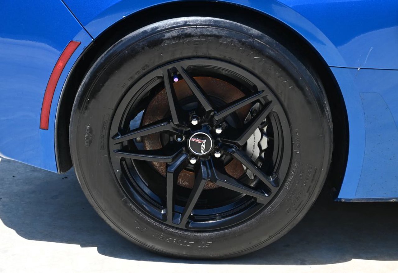 2015 Chevrolet Corvette Stingray - 1G1YB2D73F5109217 photo 32