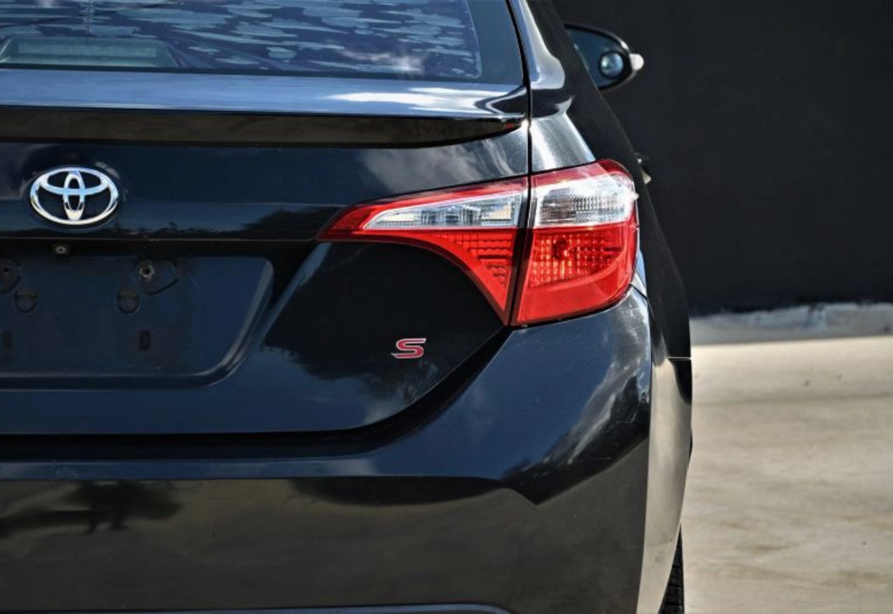 2015 Toyota Corolla S Sedan 4D - 2T1BURHE2FC407821 photo 36