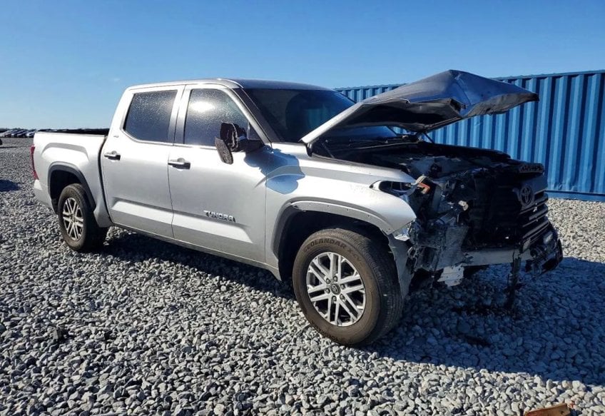2025 Toyota Tundra SR5 - 5TFLA5AB5SX045131 photo 2