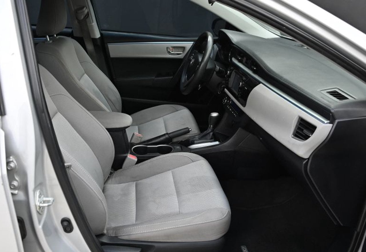 2015 Toyota Corolla LE Sedan 4D - 2T1BURHE8FC466517 photo 35
