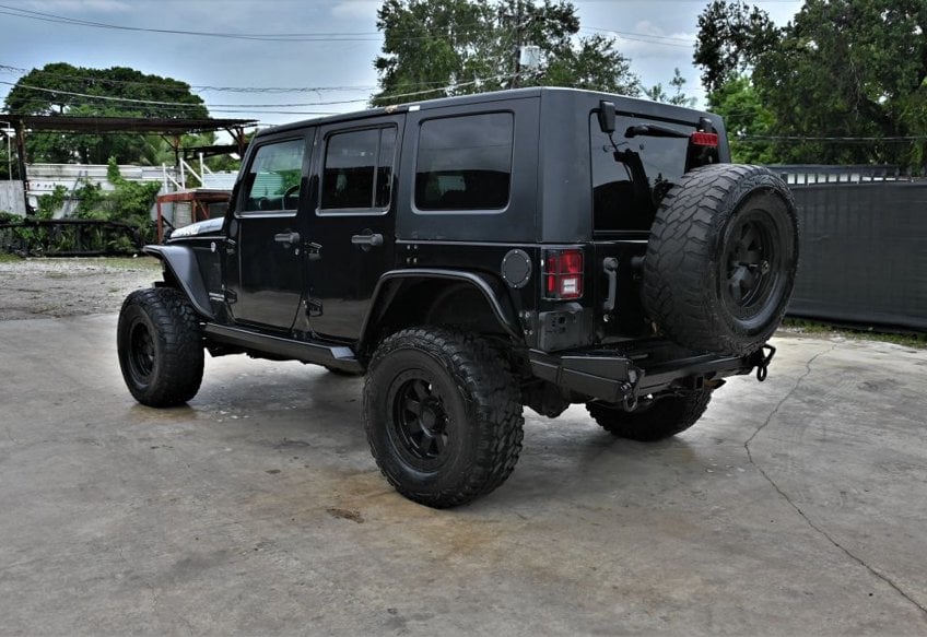 2017 Jeep Wrangler Unlimited Sport - 1C4BJWDG9HL639634 photo 4