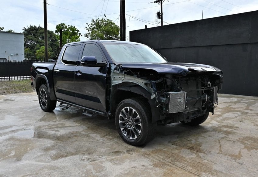 2025 Toyota Tundra Limited - 5TFJA5DB3SX263765 photo 2