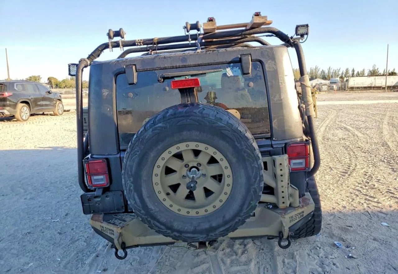2017 Jeep Wrangler Unlimited Sport - 1C4BJWDG9HL639634 photo 17