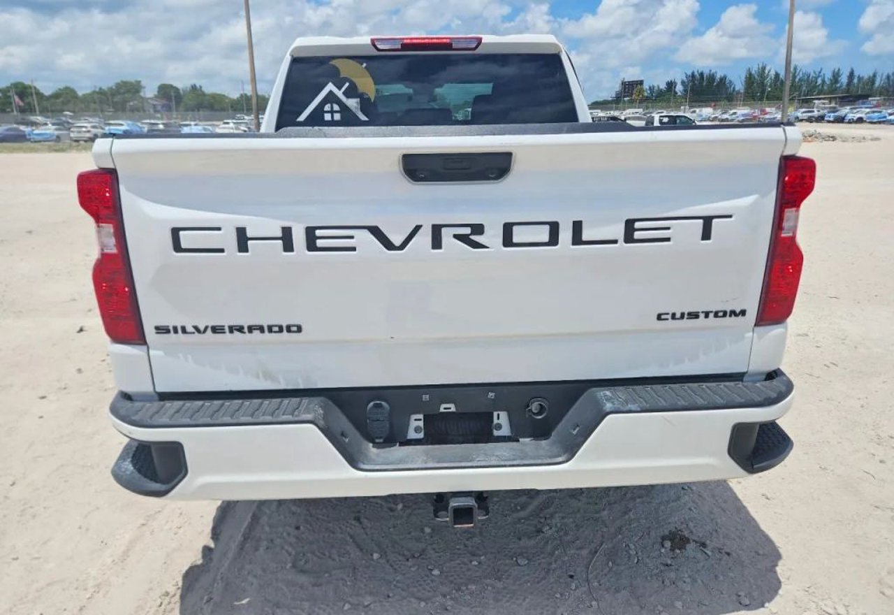 2024 Chevrolet Silverado 1500 Custom - 1GCPABEK1RZ327372 photo 17