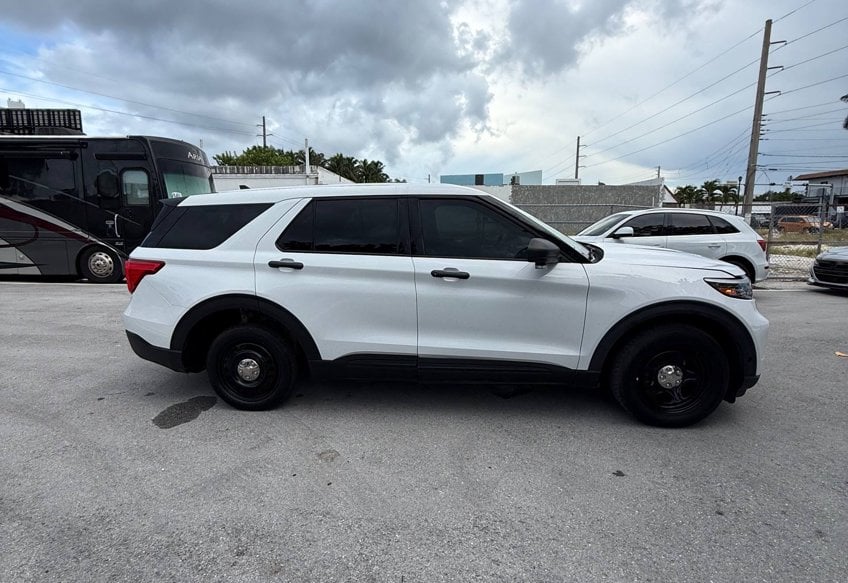 2021 Ford Explorer Police Interceptor Utility - 1FM5K8AB6MGA19384 photo 4