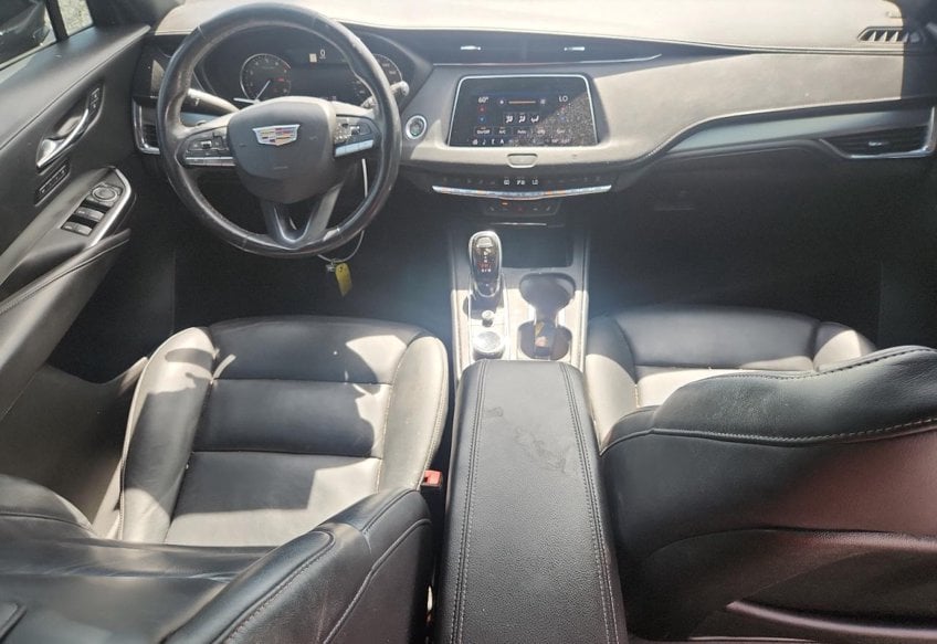2021 Cadillac XT4 Premium Luxury - 1GYFZDR4XMF077257 photo 8