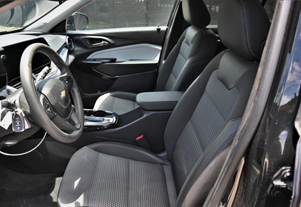 2025 Chevrolet Trax LT - KL77LHEP3SC172340 photo 32