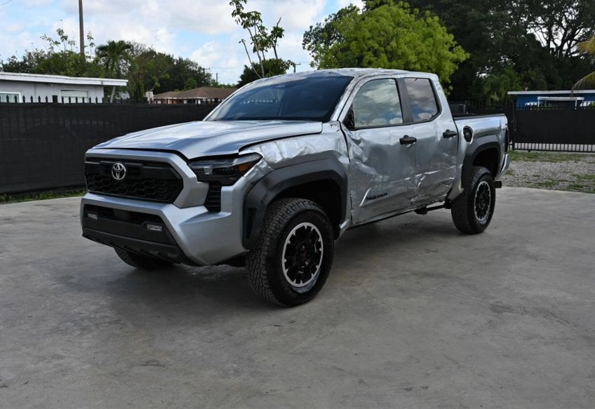 2024 Toyota Tacoma TRD Off-Road - 3TYLB5JN5RT024064 photo 2