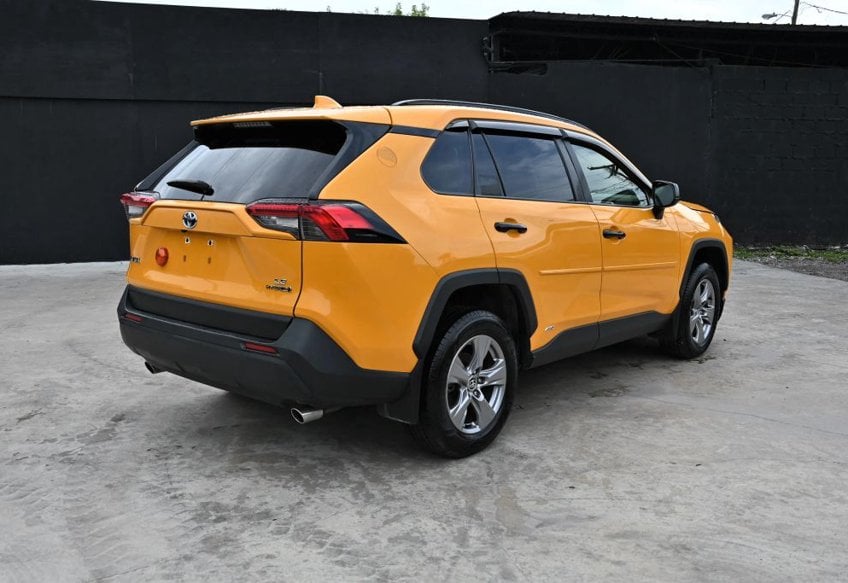 2023 Toyota RAV4 Hybrid LE - JTMLWRFV2PD187036 photo 3