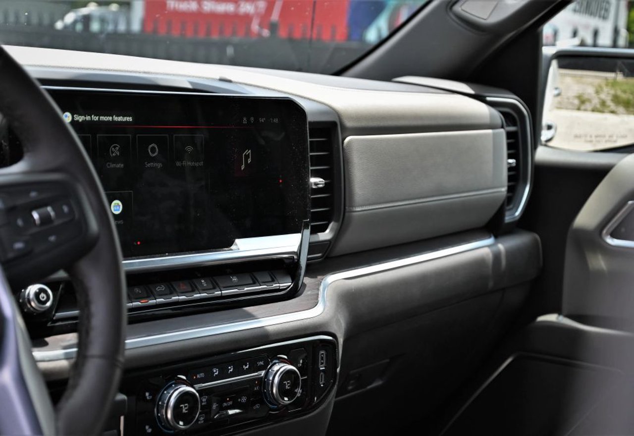 2026 GMC Sierra 1500 SLT - 1GTUUDED1TZ254518 photo 31