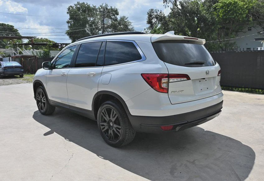 2022 Honda Pilot SE - 5FNYF6H22NB054984 photo 3