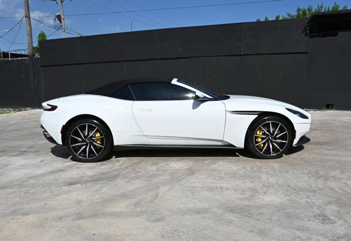 2020 Aston Martin DB11 Volante Convertible 2D - SCFRMFCW3LGM08889 photo 33