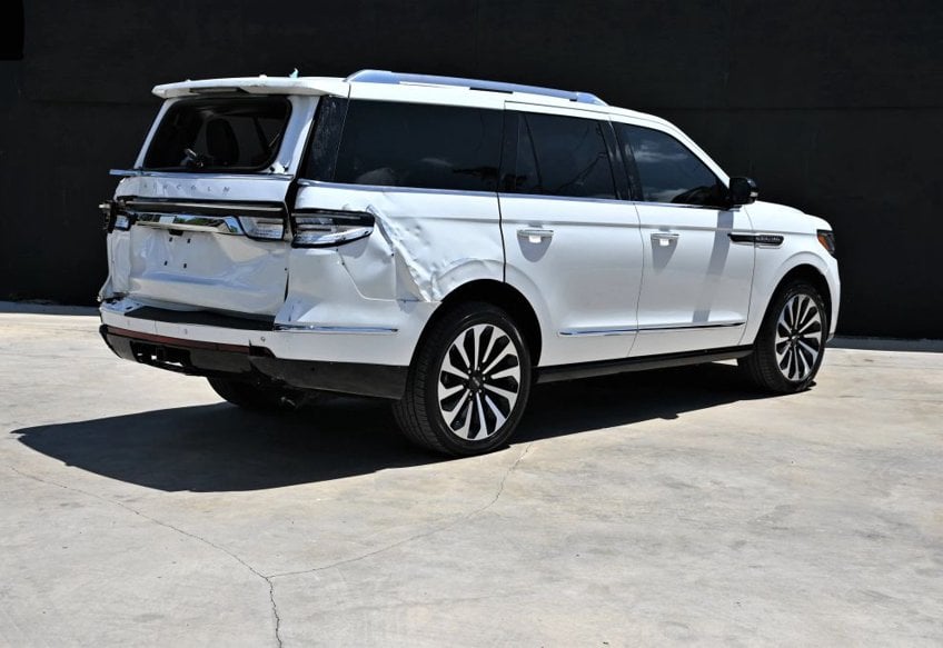 2023 Lincoln Navigator Reserve - 5LMJJ2KG8PEL02715 photo 3