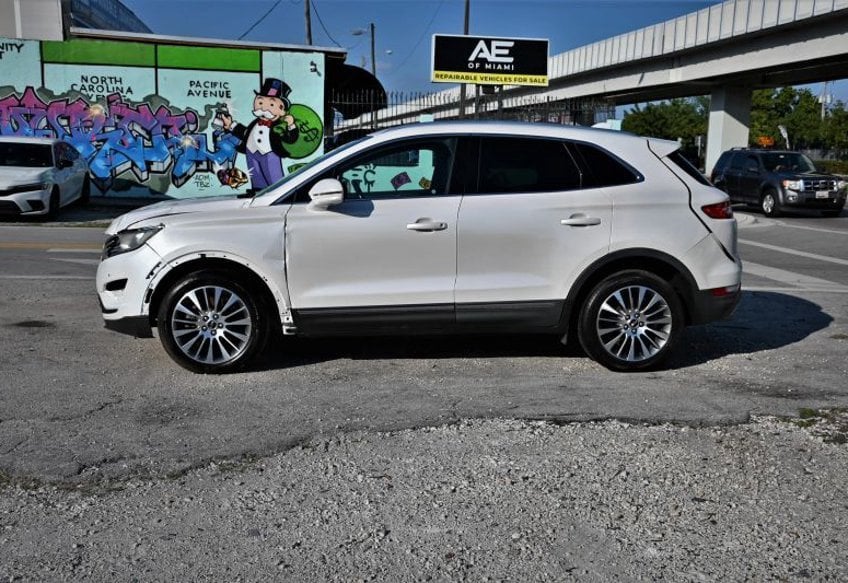 2017 Lincoln MKC Reserve Sport Utility 4D - 5LMCJ3C92HUL11058 photo 9