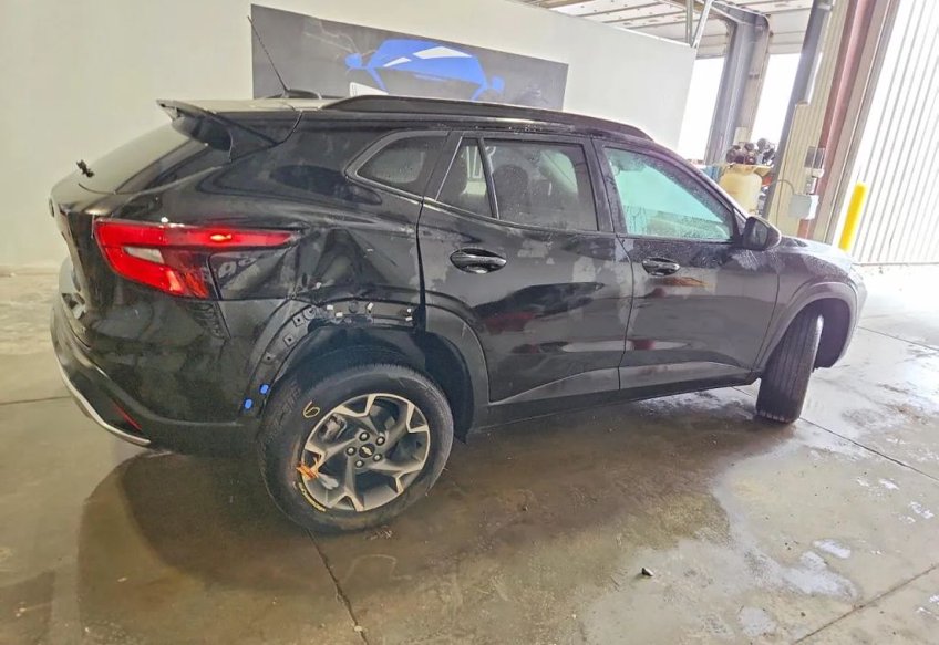 2025 Chevrolet Trax LT - KL77LHEP3SC172340 photo 3