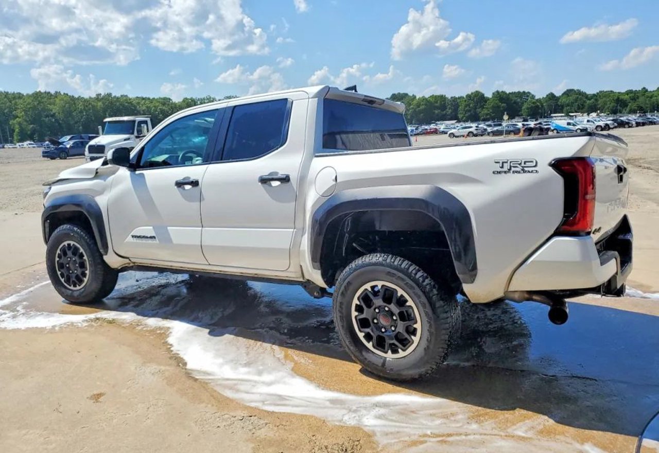 2025 Toyota Tacoma TRD Off-Road - 3TMLB5JN0SM134473 photo 13