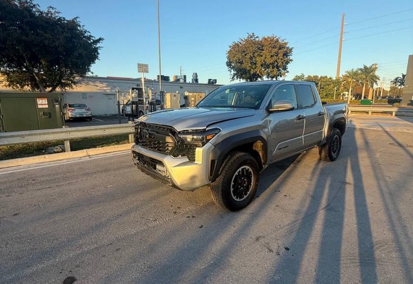 2025 Toyota Tacoma TRD Off-Road - 3TMLB5JN2SM140985 photo 1