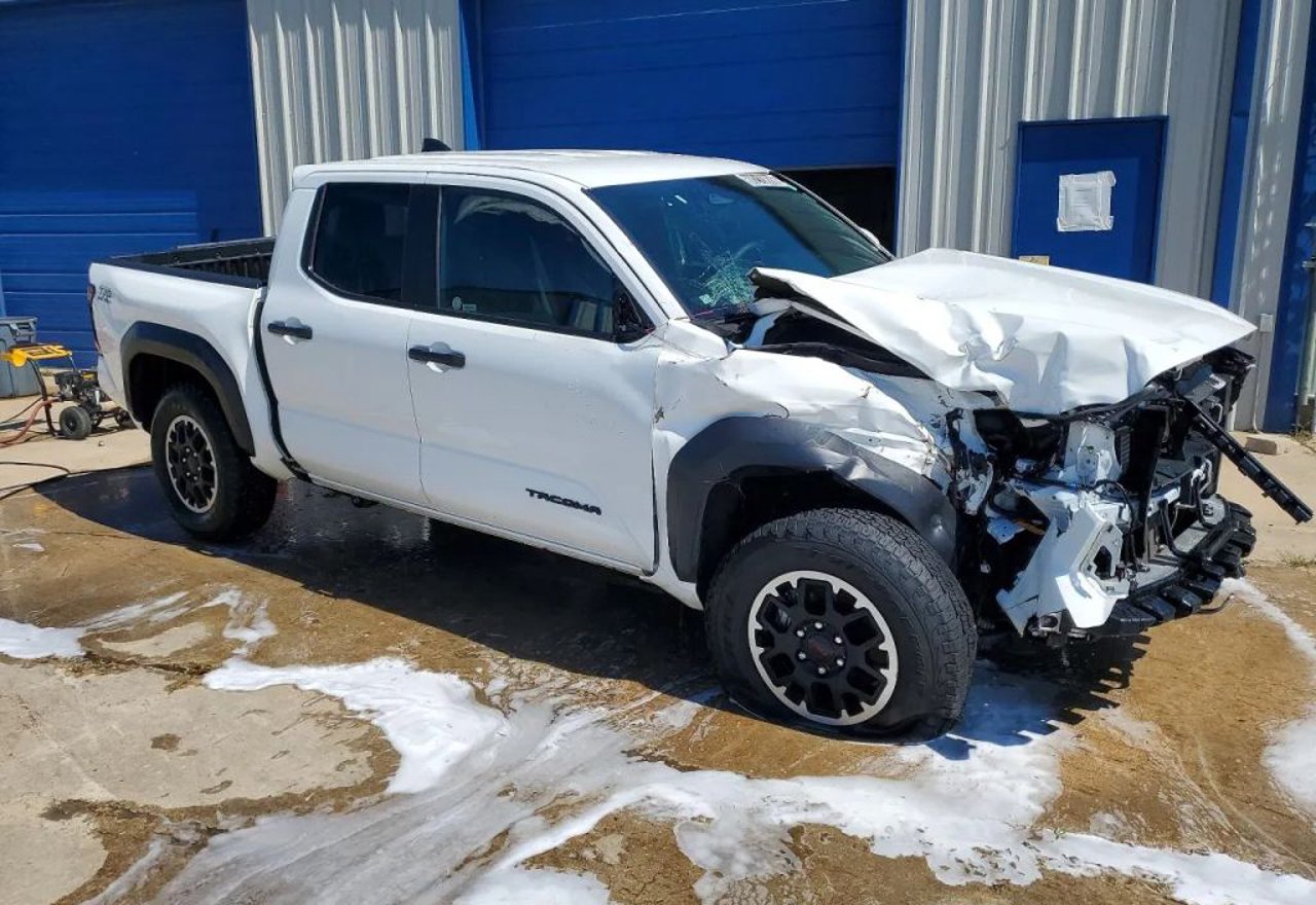 2025 Toyota Tacoma TRD Off-Road - 3TMLB5JN0SM134473 photo 12