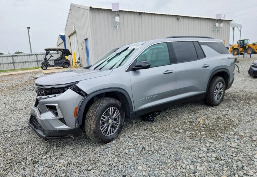 2025 Chevrolet Traverse LT - 1GNERGRS2SJ240633 photo 1