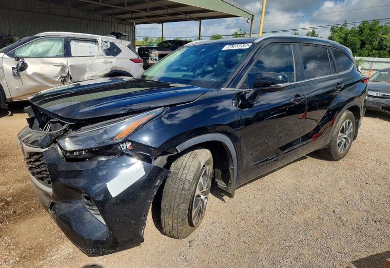 2023 Toyota Highlander XLE Sport Utility 4D - 5TDKDRAH8PS037231 photo 13