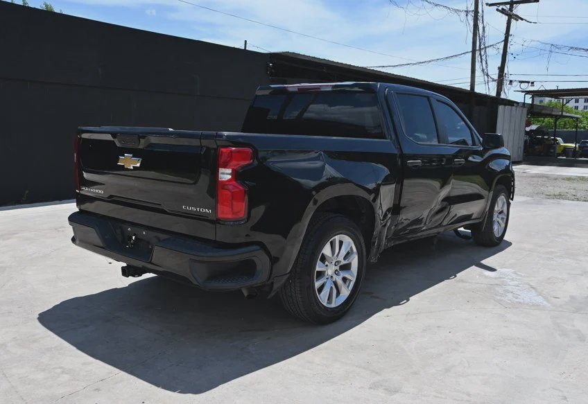 2021 Chevrolet Silverado 1500 Custom - 3GCPWBEKXMG366343 photo 4