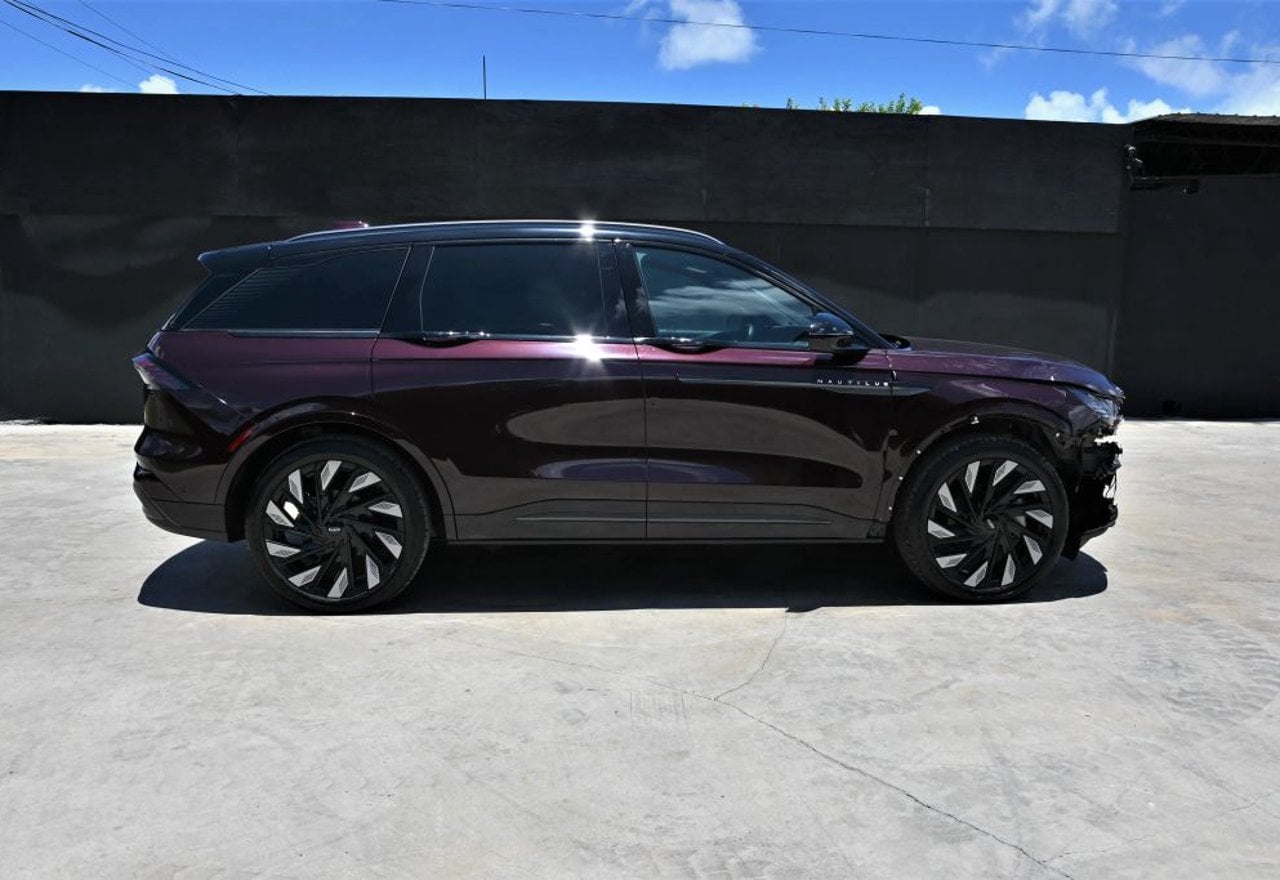 2024 Lincoln Nautilus Reserve - 5LMPJ8KA8RJ784458 photo 31